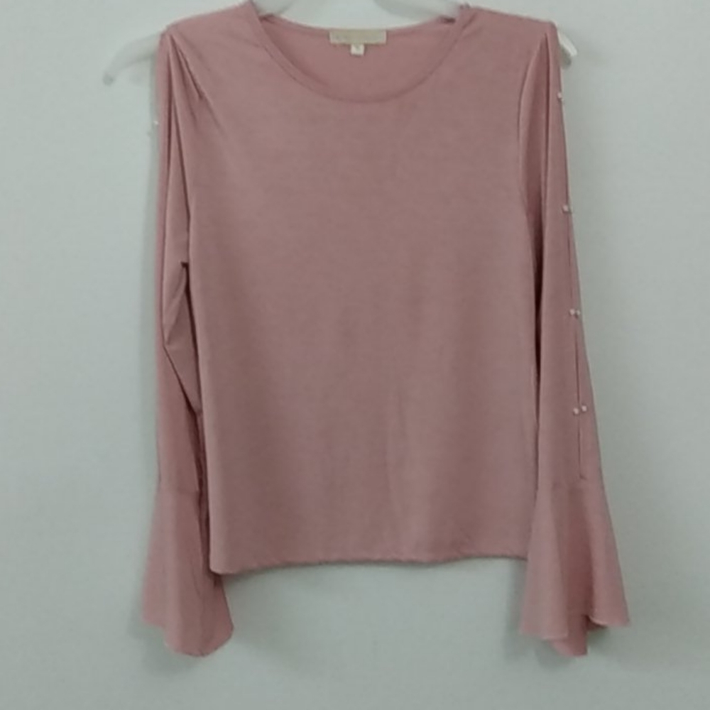 Emily Stacy , Pearl sleeve blouse